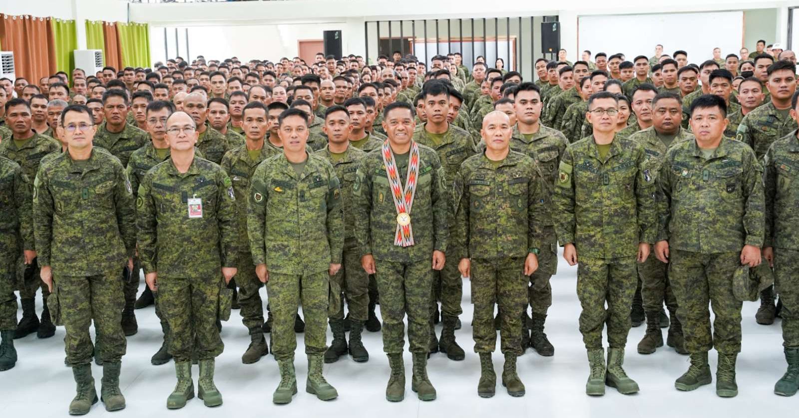 Soldiers told to stay united in CSAFP’s visit in Davao De Oro, Davao City