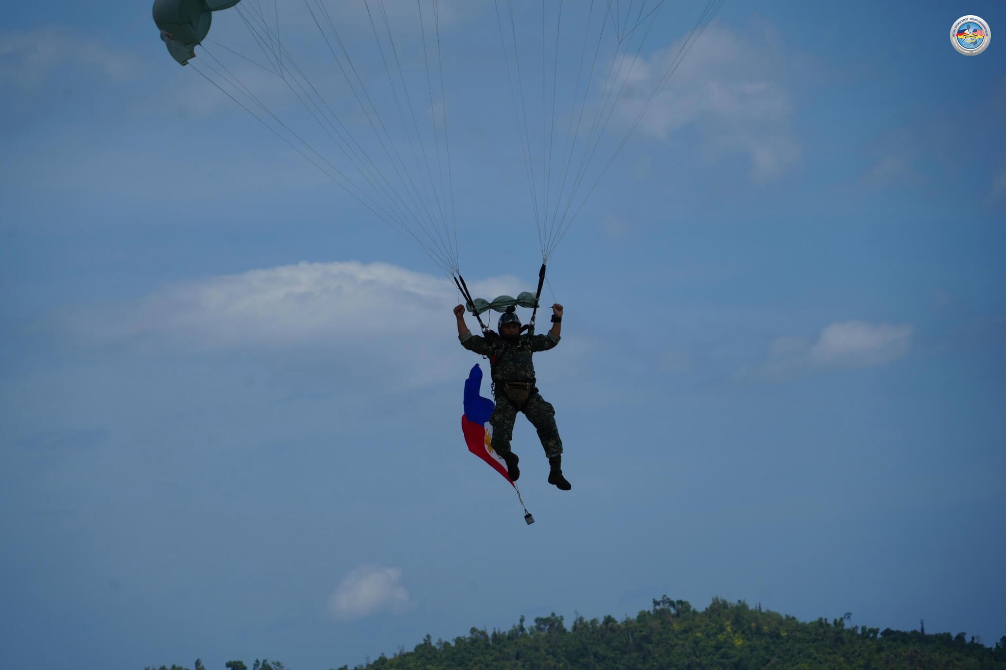 Filipino, American para-jumpers hold successful Military Free Fall exercise in Palawan