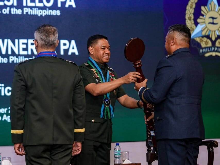 LtGen Crespillo retires, MGen Malinit takes over as Inspector General of AFP