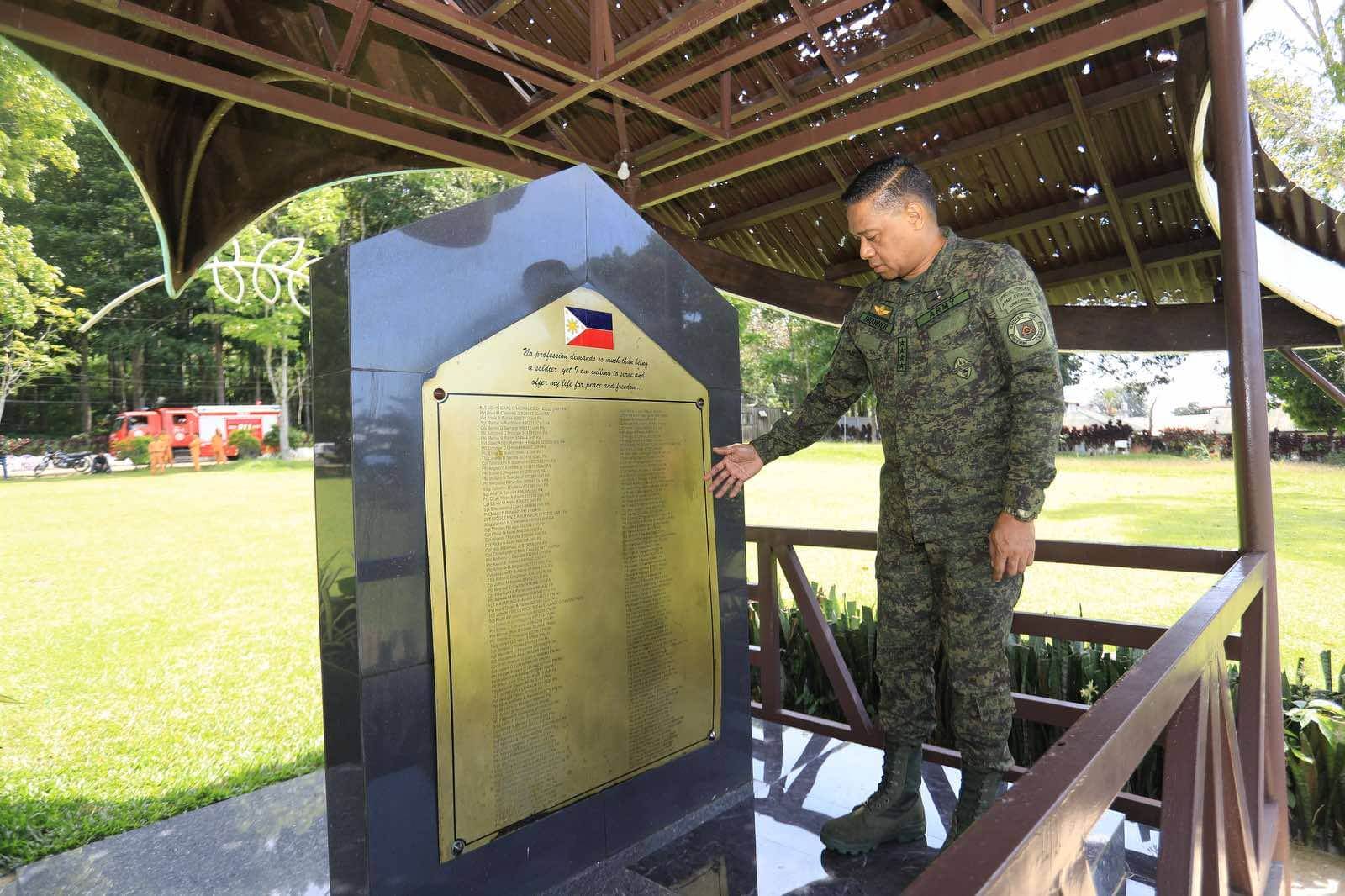 AFP Chief of Staff returns to Marawi, inspires troops to uphold sworn duty