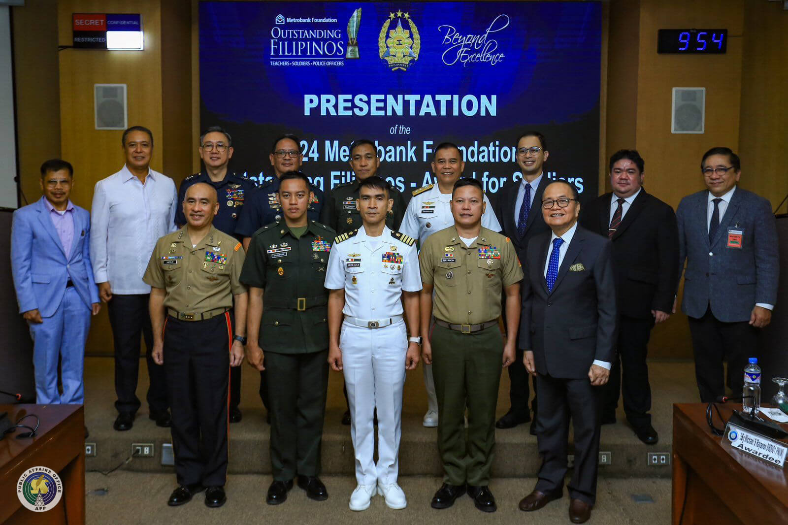 AFP, Metrobank Foundation honor outstanding soldiers