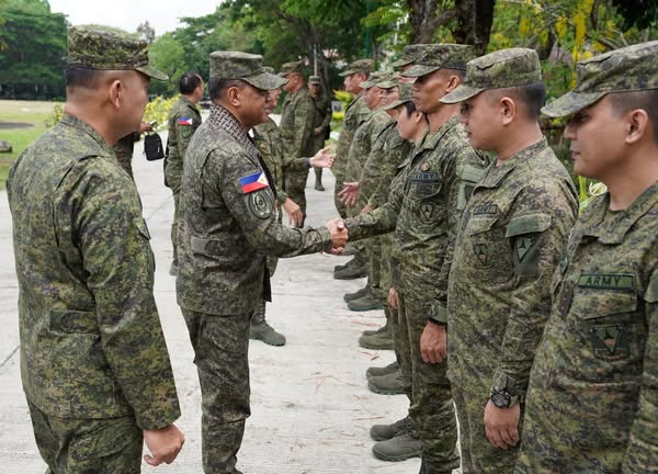 3ID troops ready for Kanlaon response as CSAFP visits