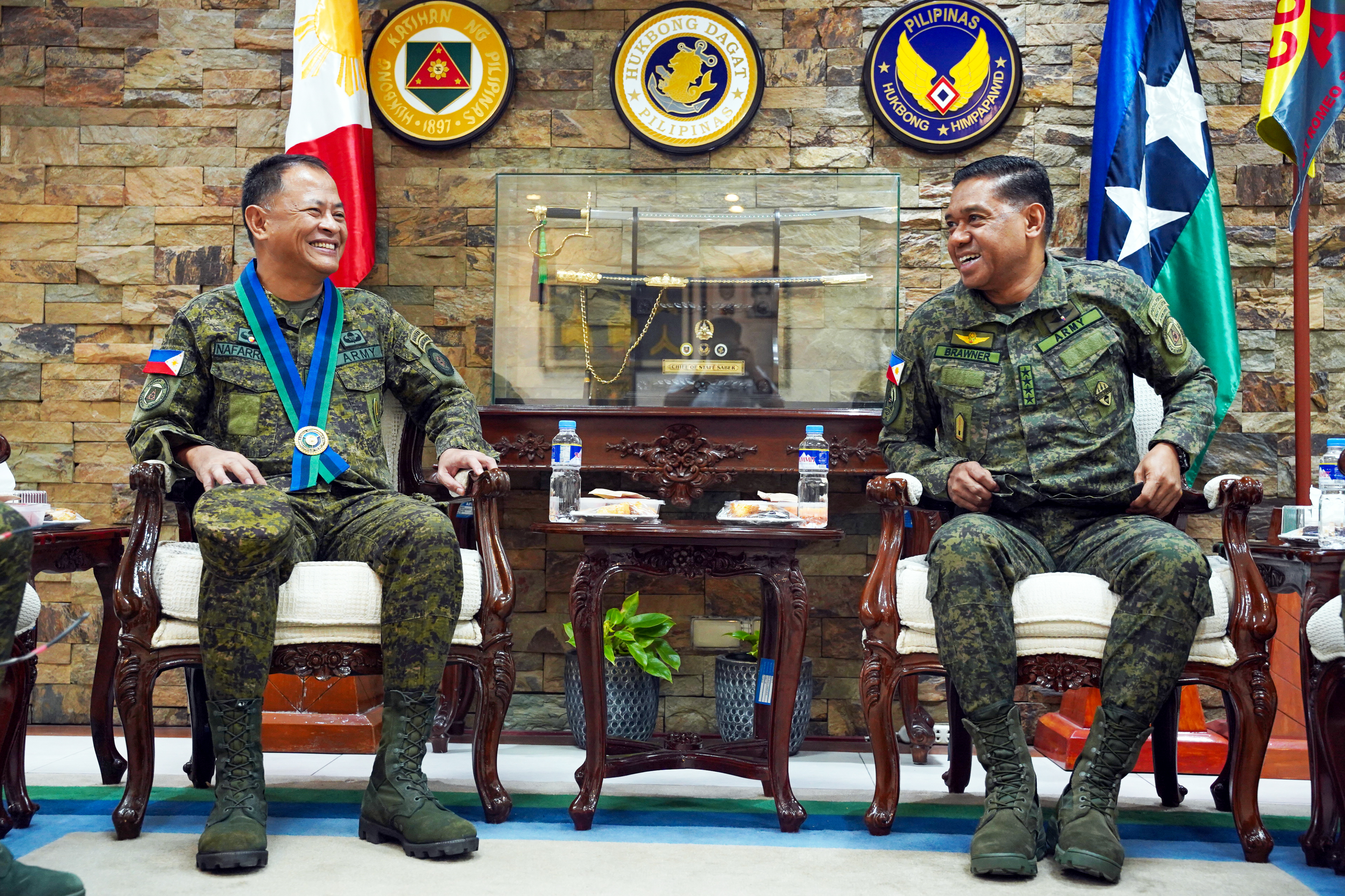 CSAFP and Army Chief Discuss Strategic Alignment in Leadership Meeting