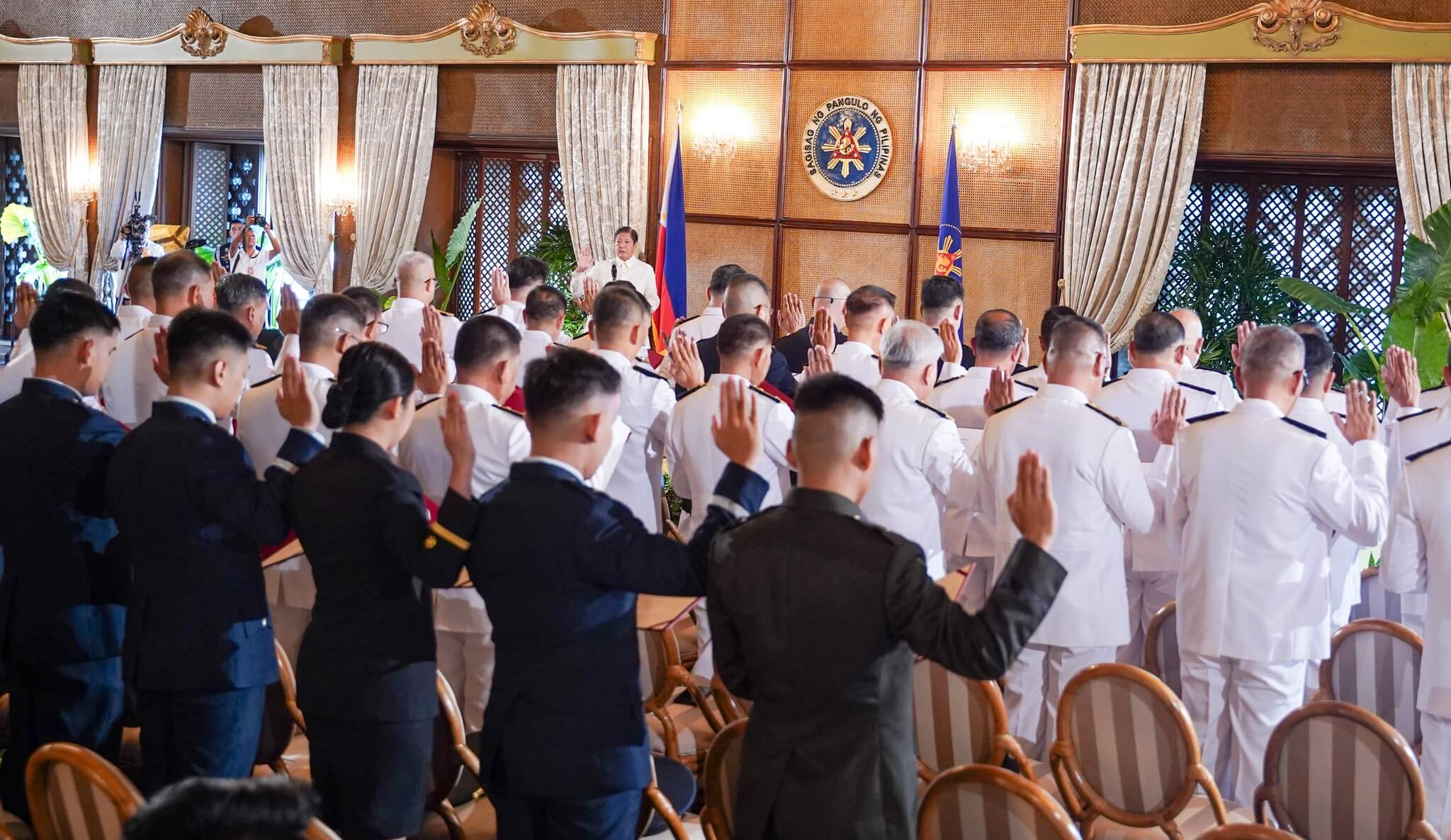Newly-Promoted AFP Leaders, Foreign Training Graduates pledge allegiance to Constitution