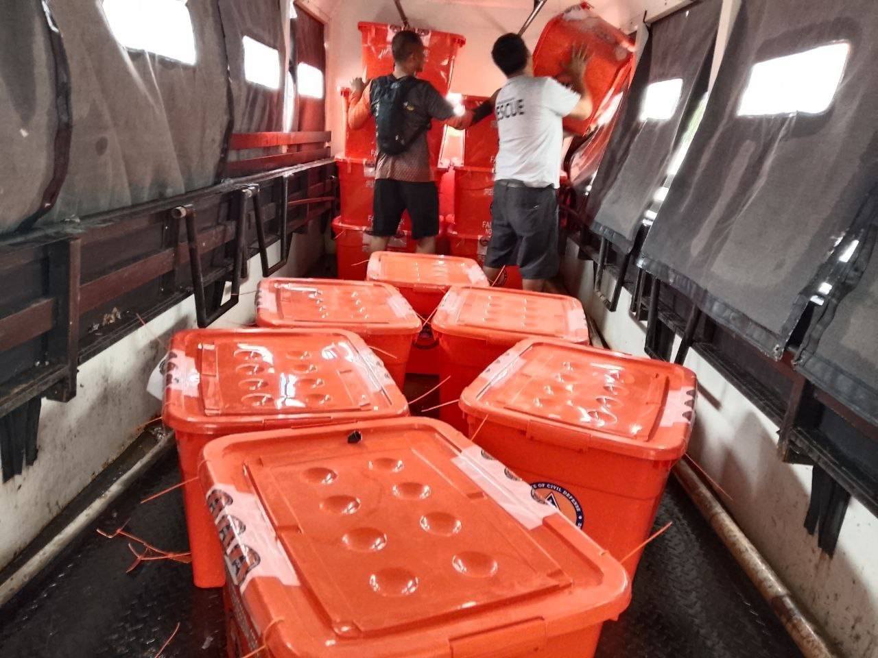 AFP CMO Troops Support Relief Efforts in Pangasinan