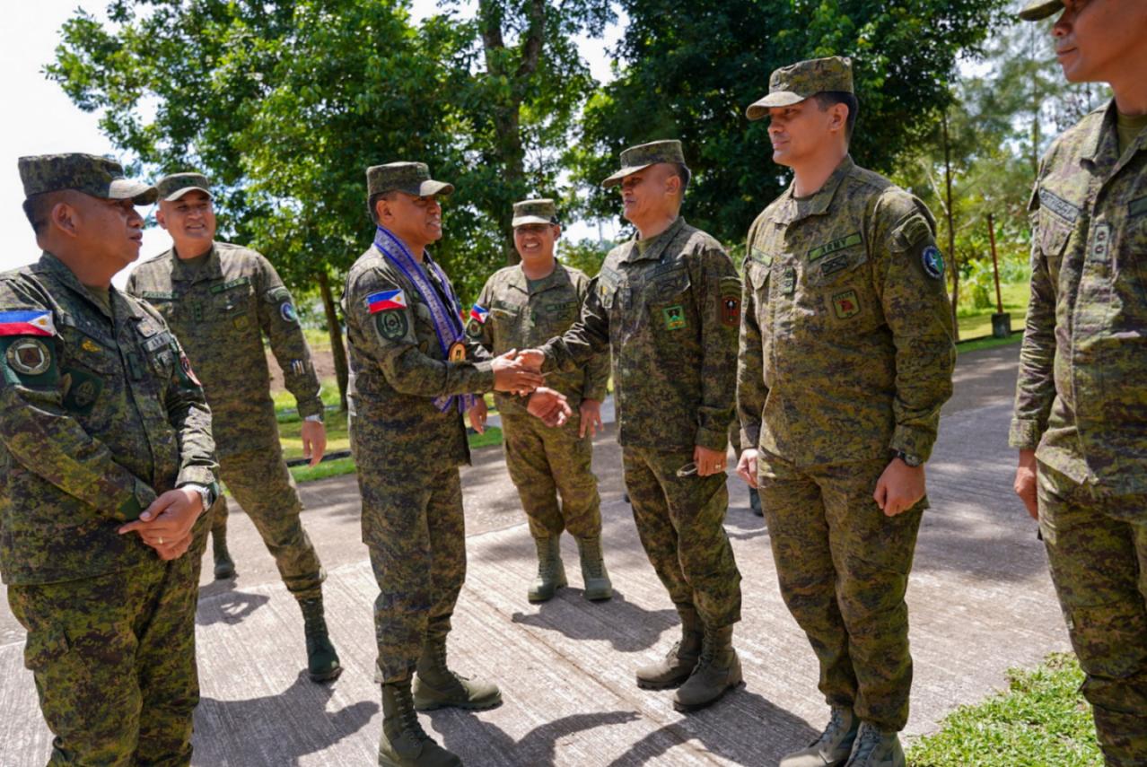 CSAFP Boosts Morale in Surigao Visit to ‘Fight ‘Em Brigade’